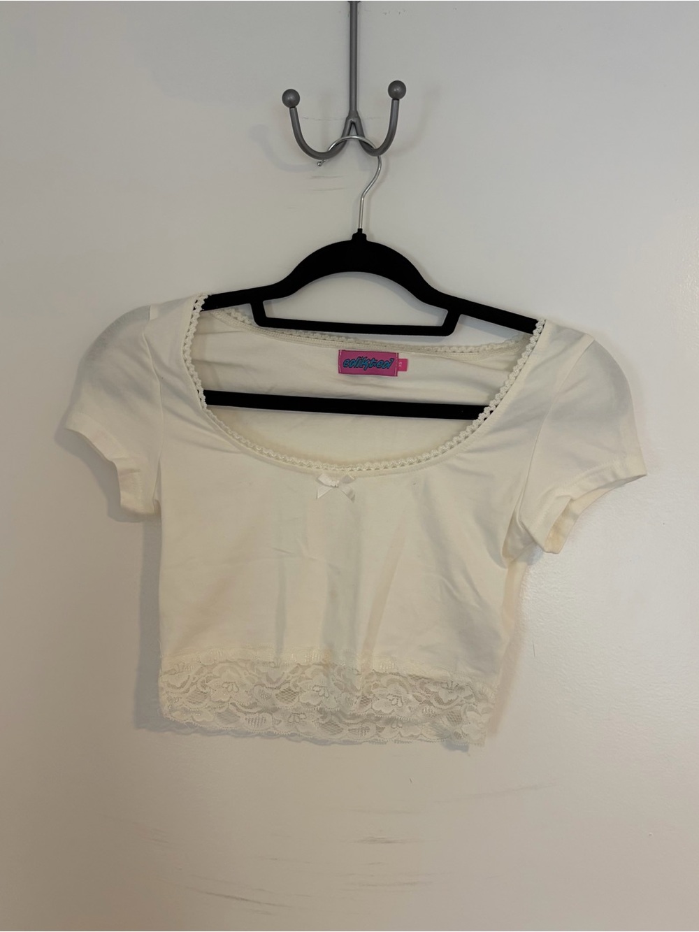 Edikted Cream Lace-Trim Scoop Neck Crop Top